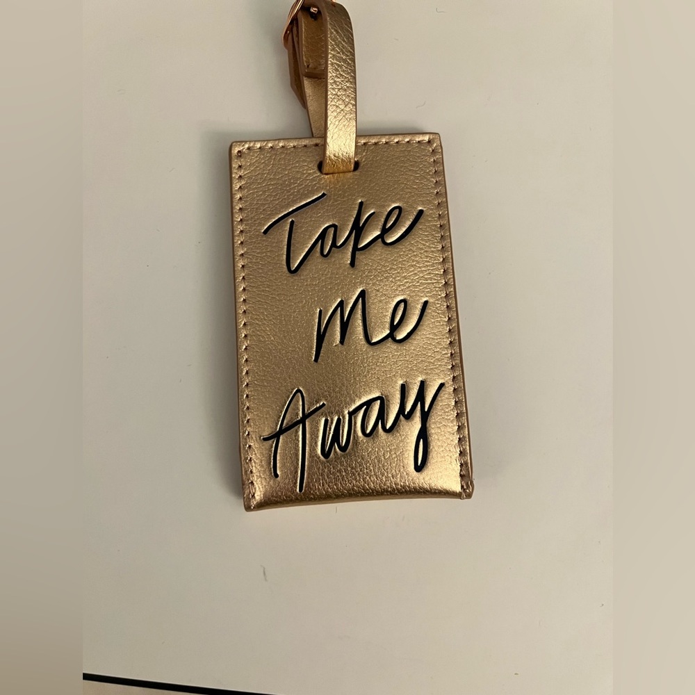 New luggage tag in rose gold